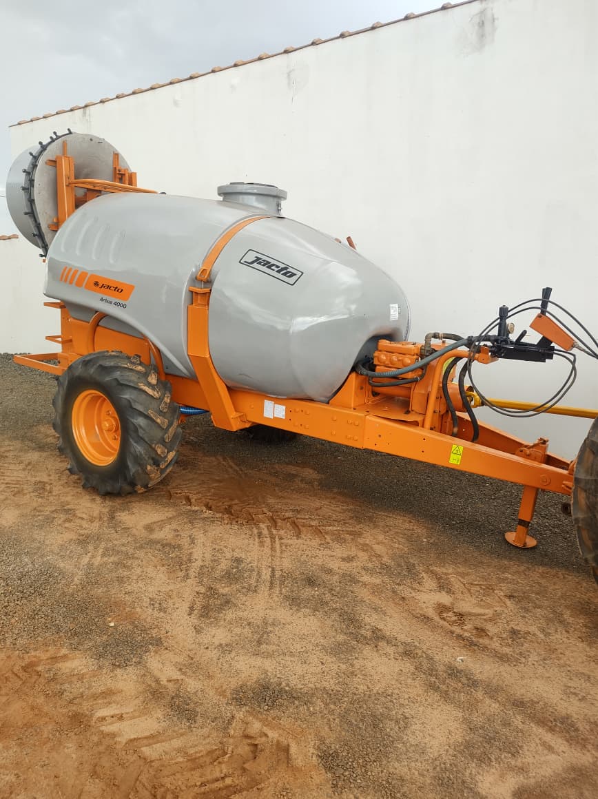 Atomizador Jacto 4000L