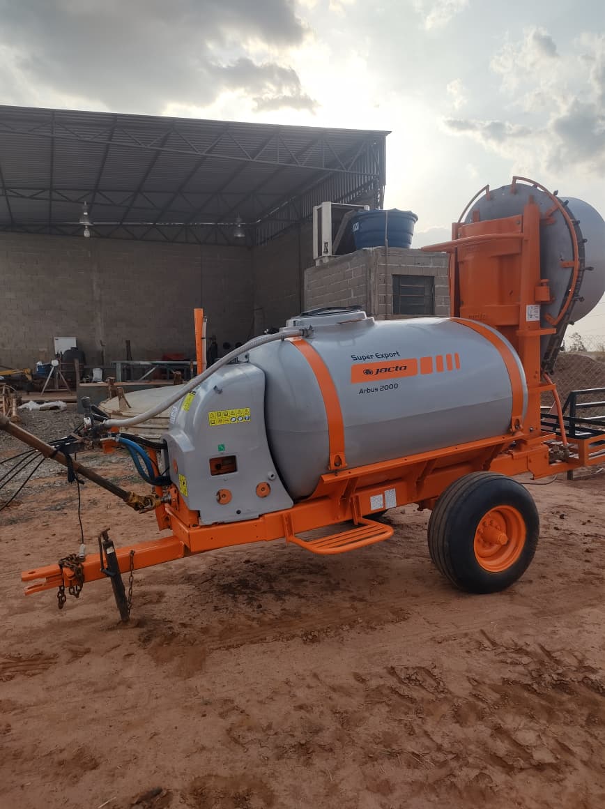 Atomizador Jacto 2000L